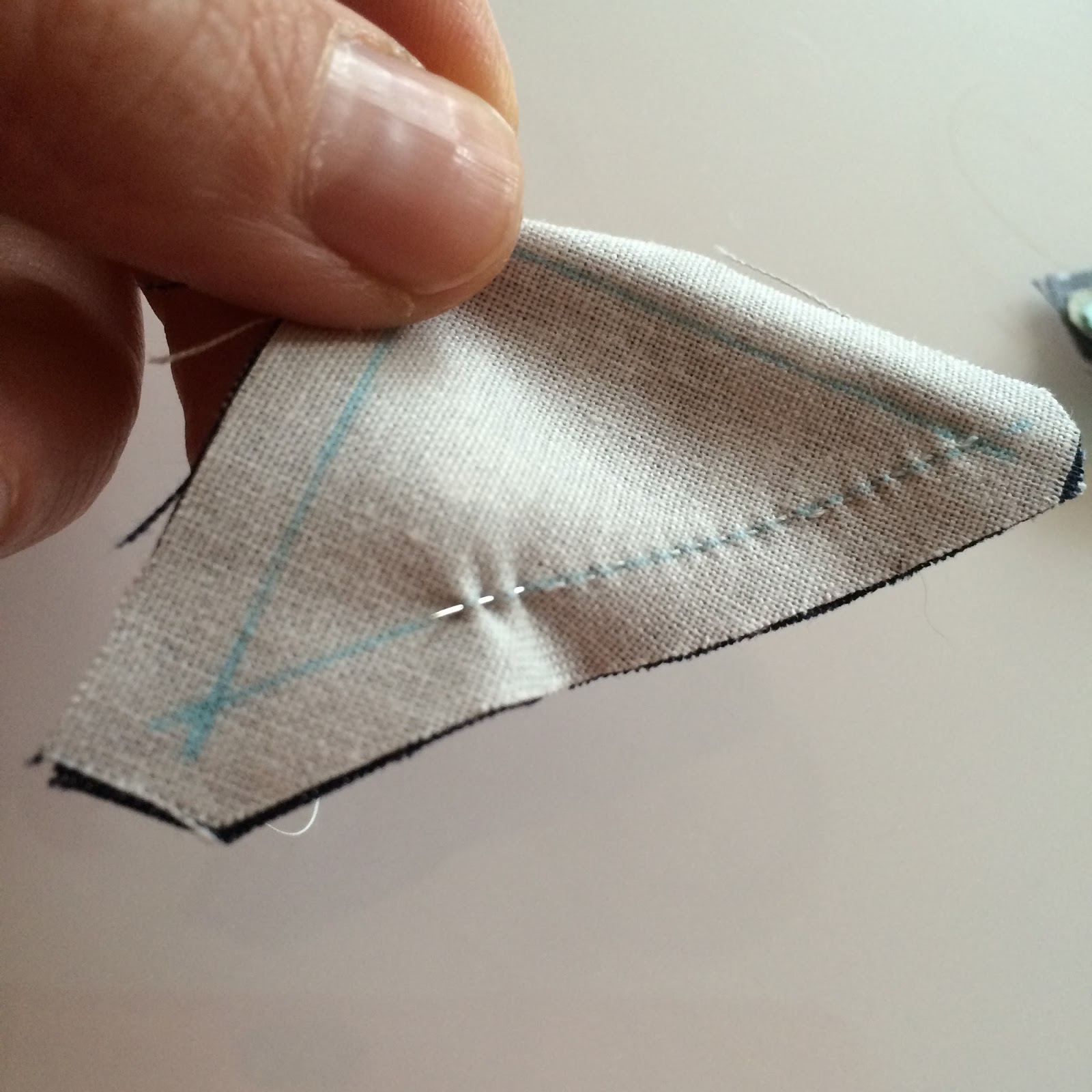 hand piecing a quilt / CHARM ABOUT YOU