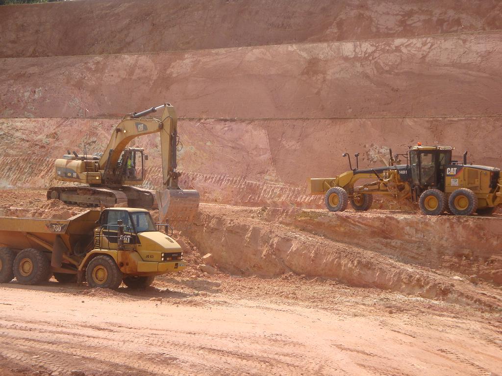 Une Autoroute Dans La Jungle Un Peu De Chantier Le Terrassement