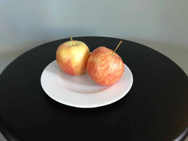 スイス・アデルボーデンにあるカンブリアン・ホテルのお部屋に置かれていたリンゴ