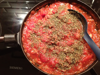 Pasta%2Bmed%2Btomats%25C3%25A5s%2B%25282%2529 - Spaghetti med tomatsås och riven parmesan