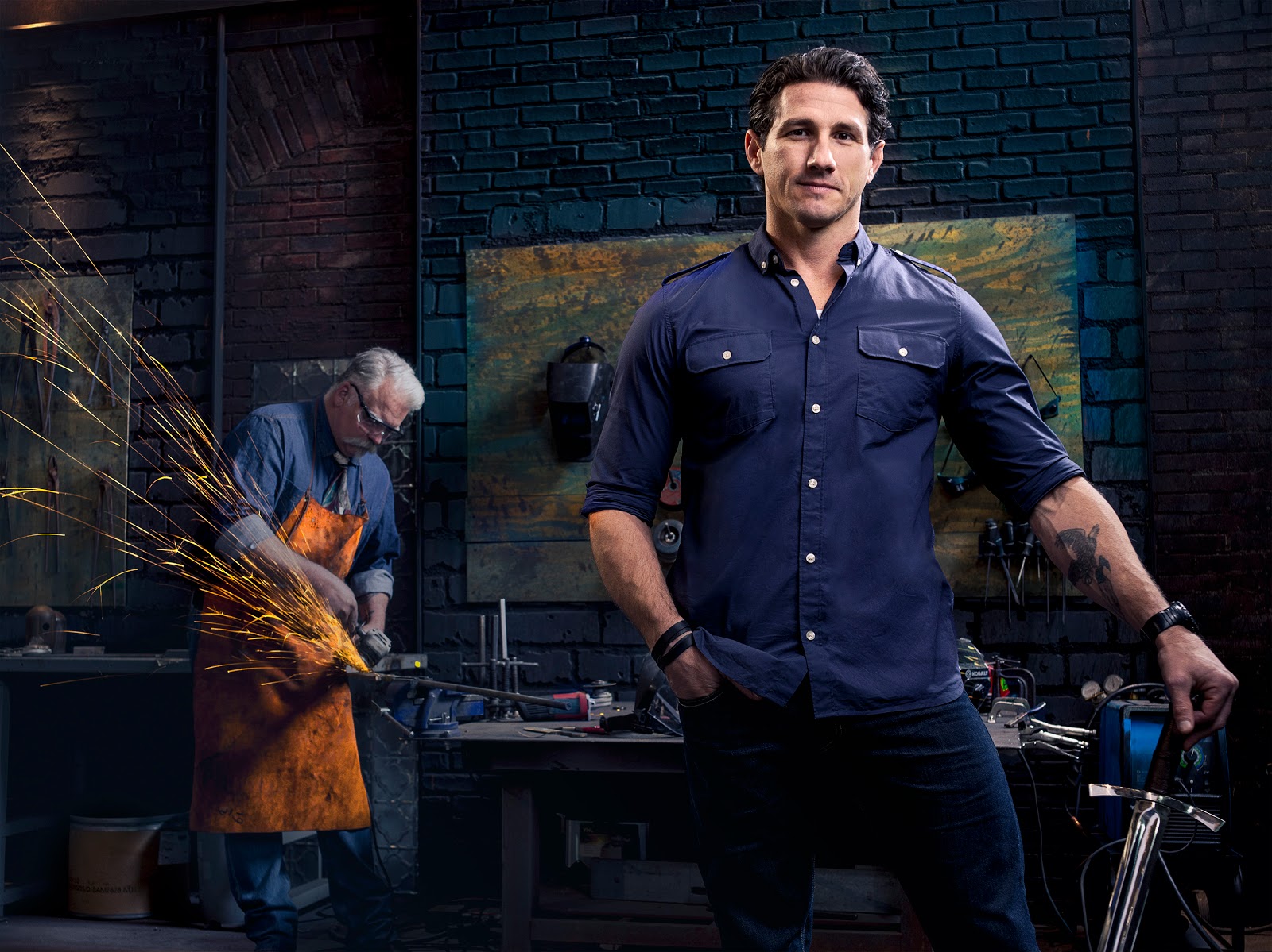 Телеканал viasat nature history. Телеканал вижу хистори программа. Телеведущие виасат хистори. Виасат нейче логотип. Телеканал история.