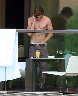 Zac Efron caught in the nude | Oh yes I am