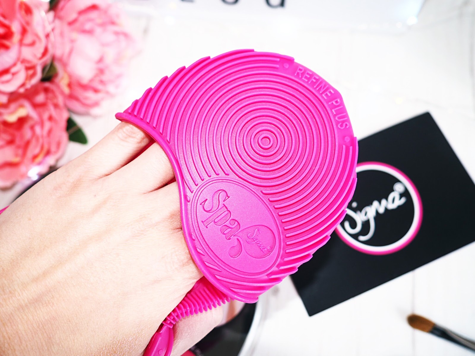 Sigma Spa Express Brush Cleaning Glove