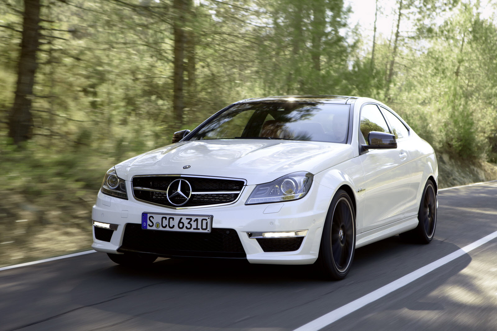 Мерседес c63 белая