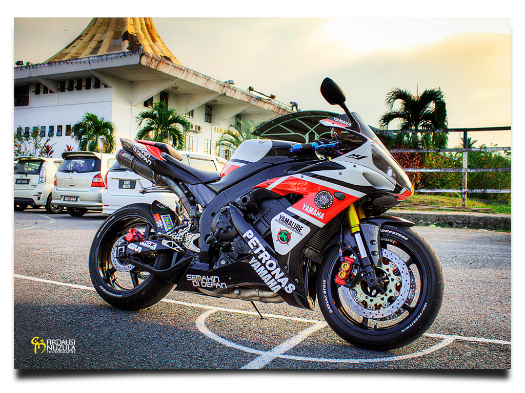 motor yamaha r1 1000cc