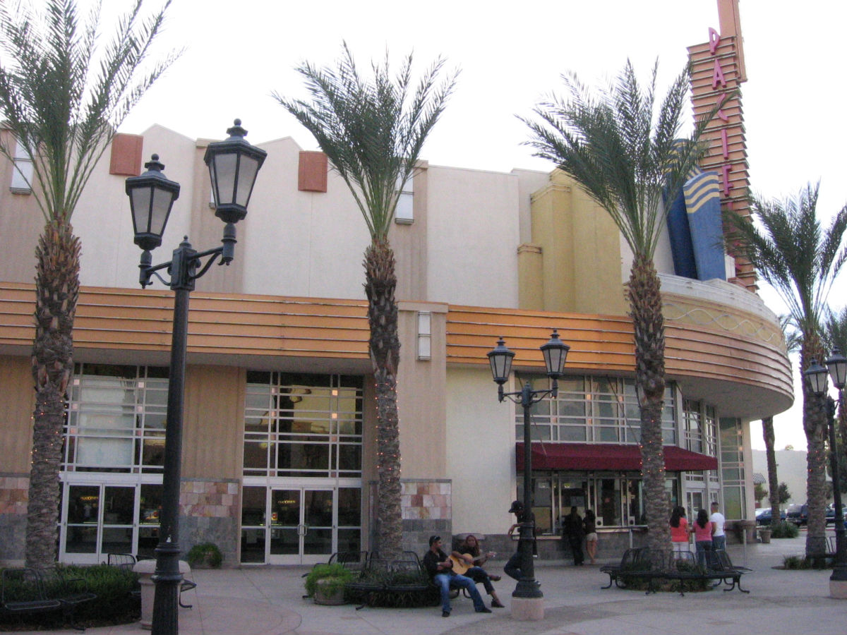 AMC Fallbrook 7 in West Hills, CA - Cinema Treasures