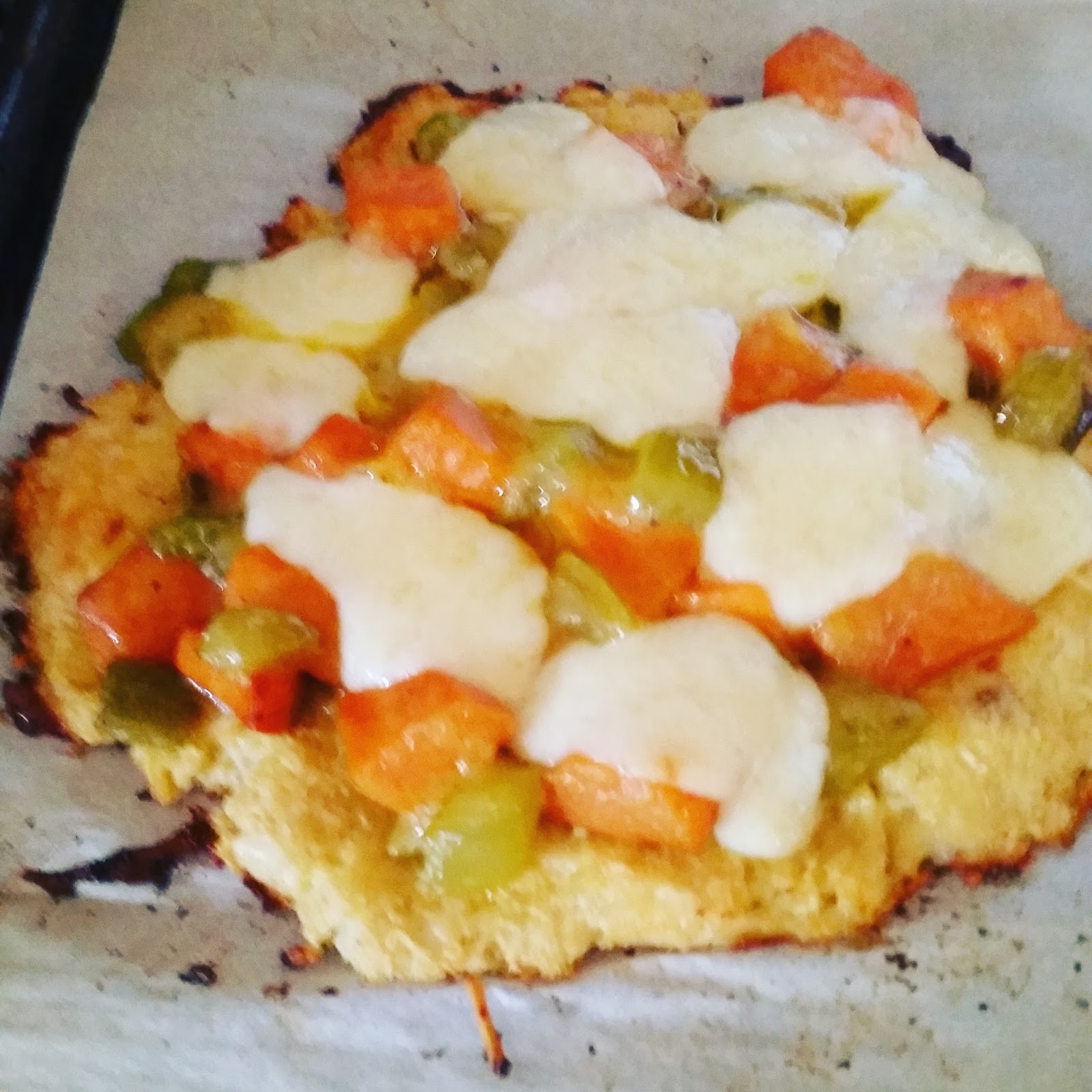 cauliflower crust pizza topping ideas (bbq chicken and poutine gravy pizza)