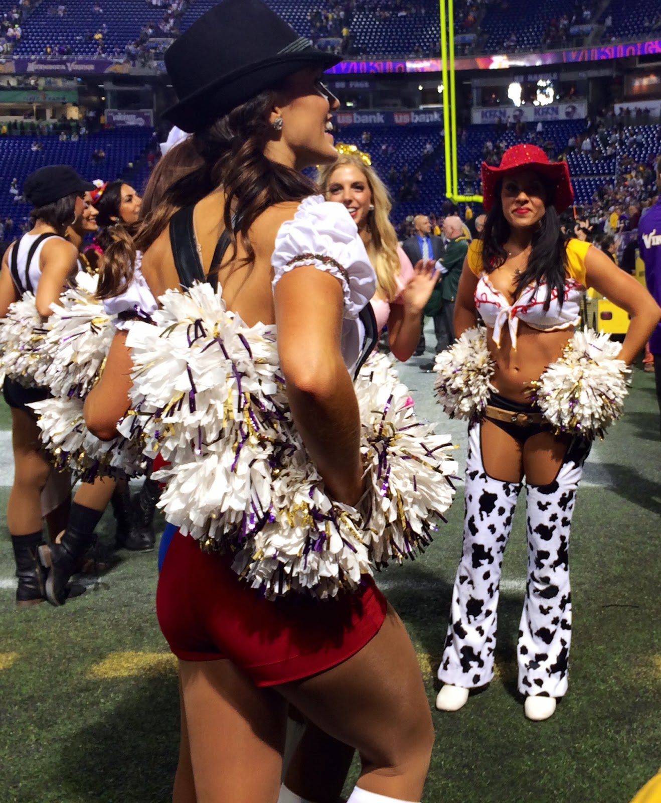 Pro Cheerleader Heaven The Minnesota Vikings Cheerleaders Celebrate