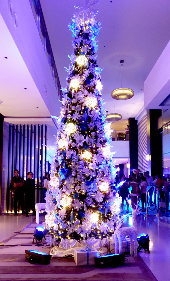 SEDA HOTEL ABREEZA LIGHTS BLUE AND SILVER CHRISTMAS TREE