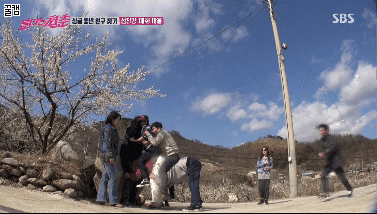 은근히 못하는거 없이 다잘하는 남자연예인.GIF 일반인 중에선 최상급 운동신경급일거 같은 형.JPGIF