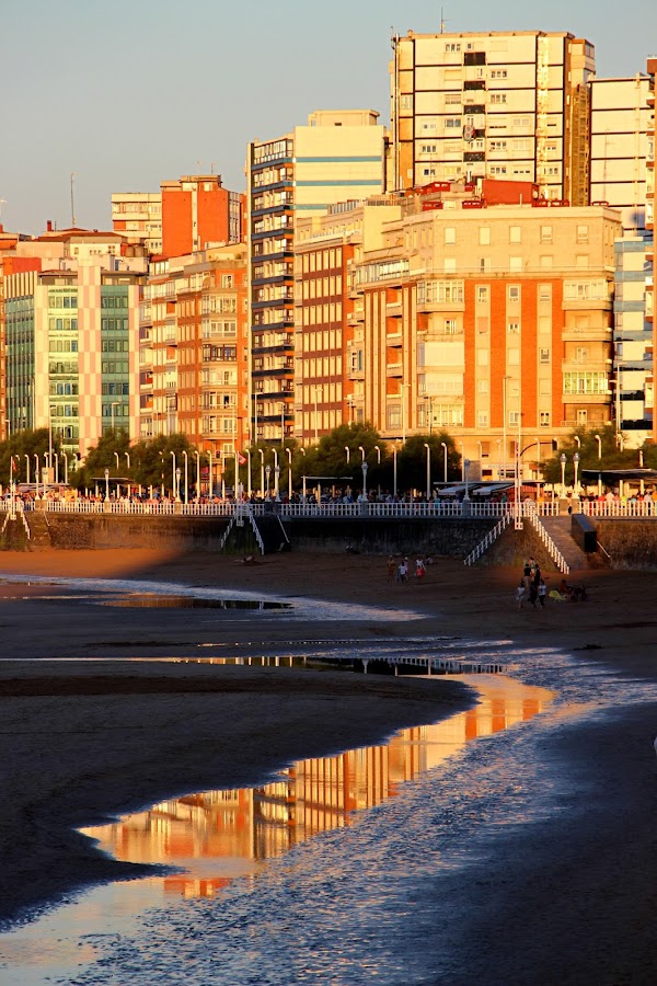 Gijón al aterdecer