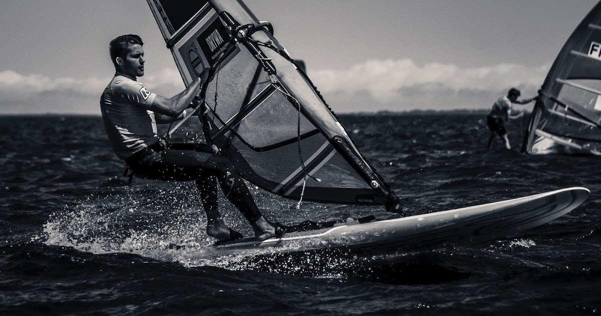 "Sail close to the wind" nghĩa là gì?