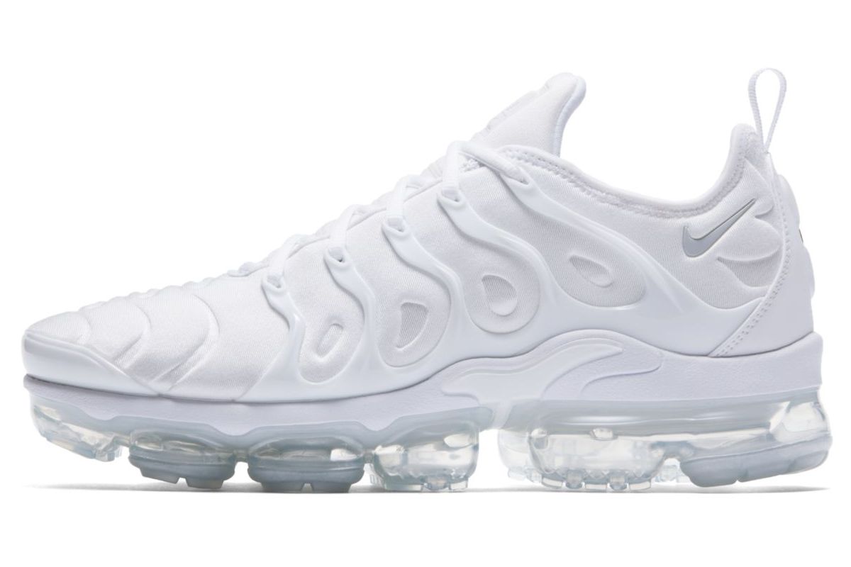 nike air max plus triple white