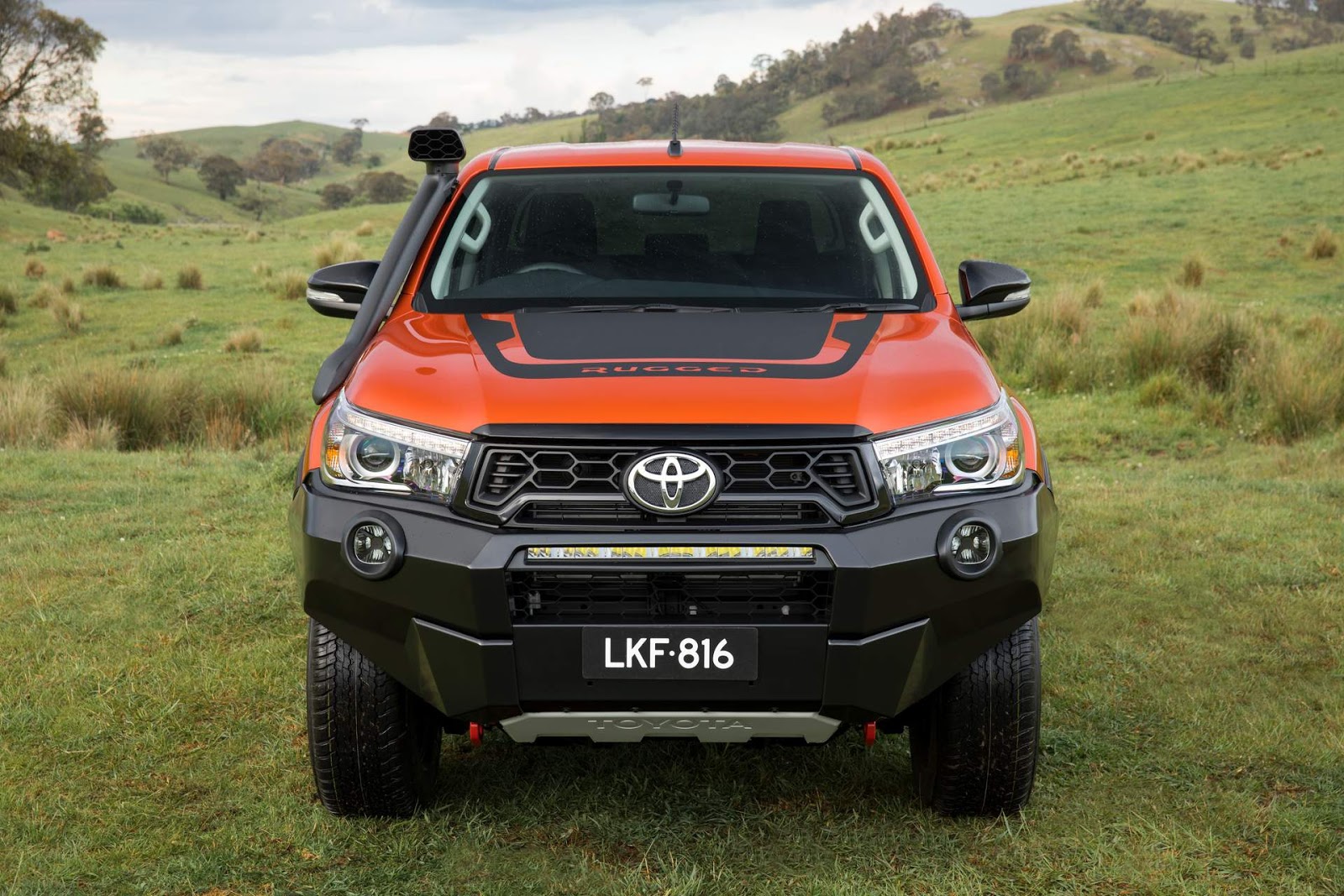 Toyota Hilux 2018 facelift revelado por séries especiais