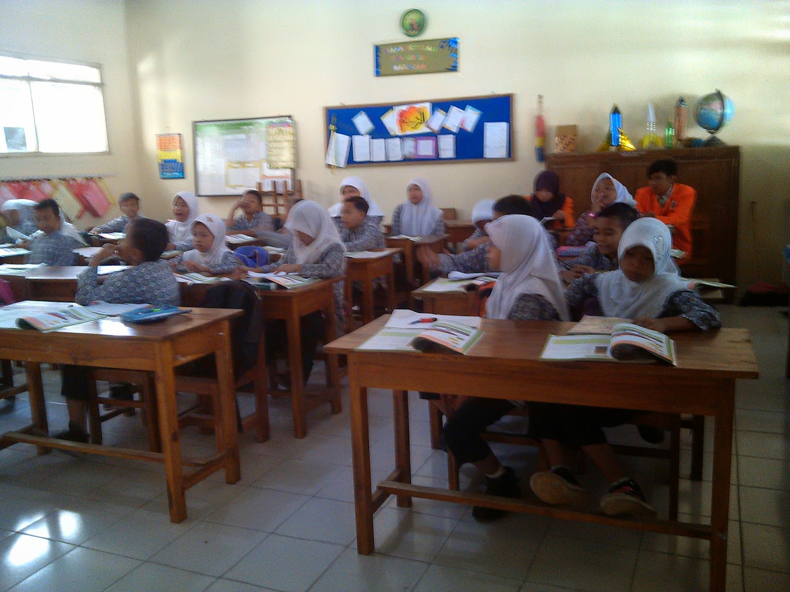 Dalam pengamatan kegiatan belajar mengajar kelas 4 di SD Mendungan 2 Yogyakarta yang berlangsung pada hari jum at tanggal 05 09 2014 tentang tema selalu