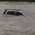 REGIÃO / Motorista sai ileso após ter carro arrastado por rio em Ipirá