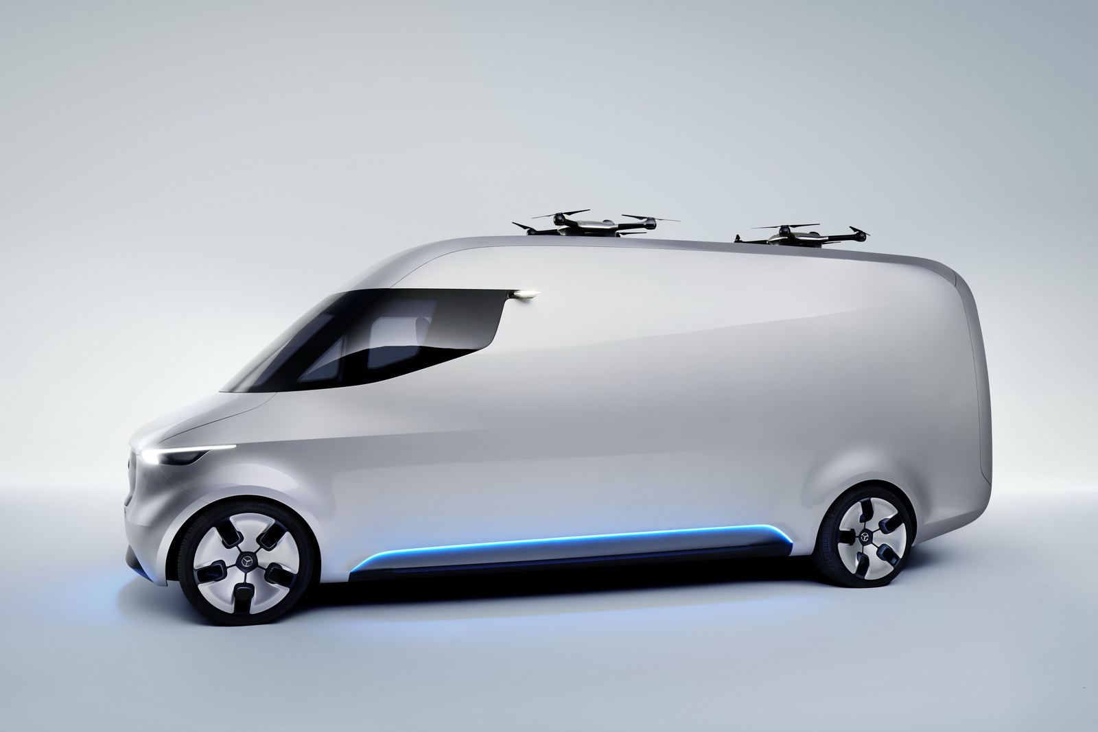 Mercedes-Vision-EV-Van-03.jpg