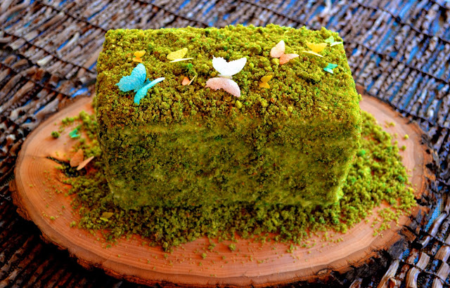 surprise-inside-butterfly-cake-edible-moss-wafer-paper-deborah-stauch