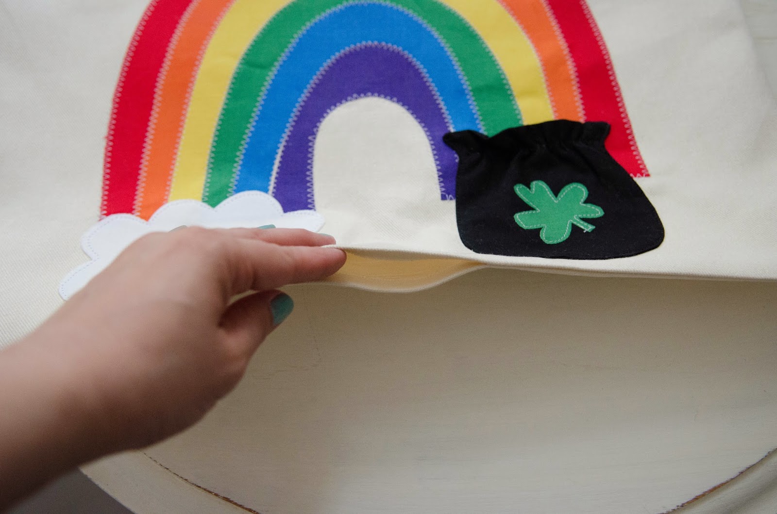 ‘pot of gold’ rainbow placemats