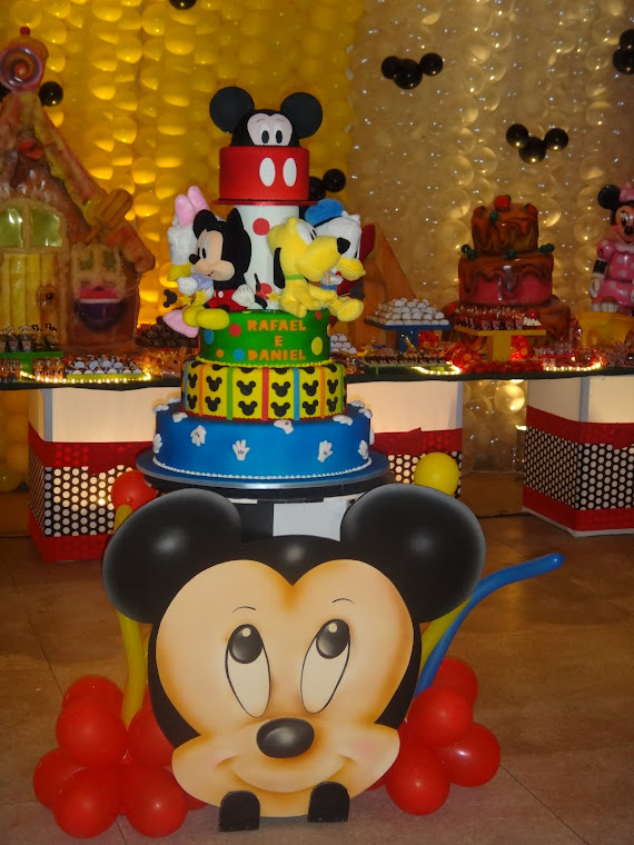Mesa do bolo com rostinho do Mickey!!
