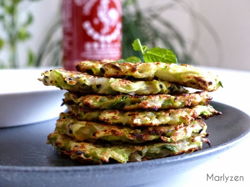 Mini galettes de courgette râpée.