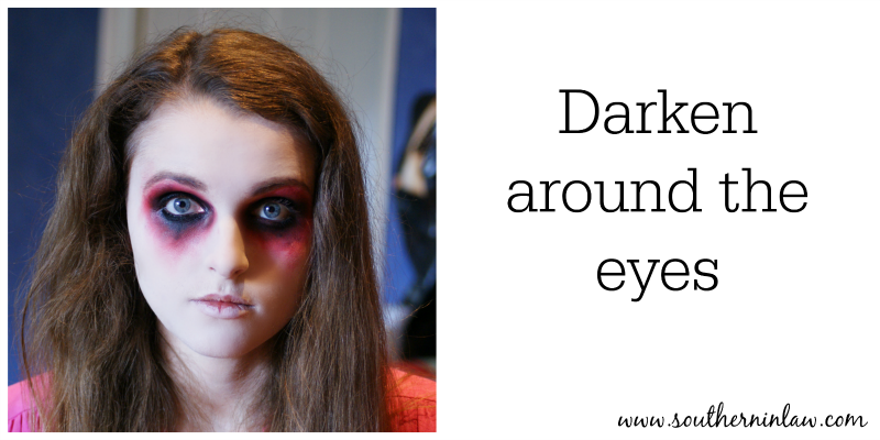 How to Paint on Fake Eyes With Makeup 