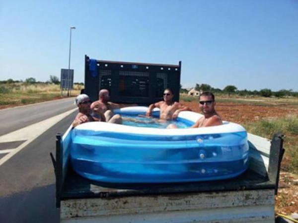 Σωσίβια φουσκωτά θαλάσσης