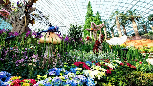 Beautiful Gardens by The Bay with Lovely Decoration
