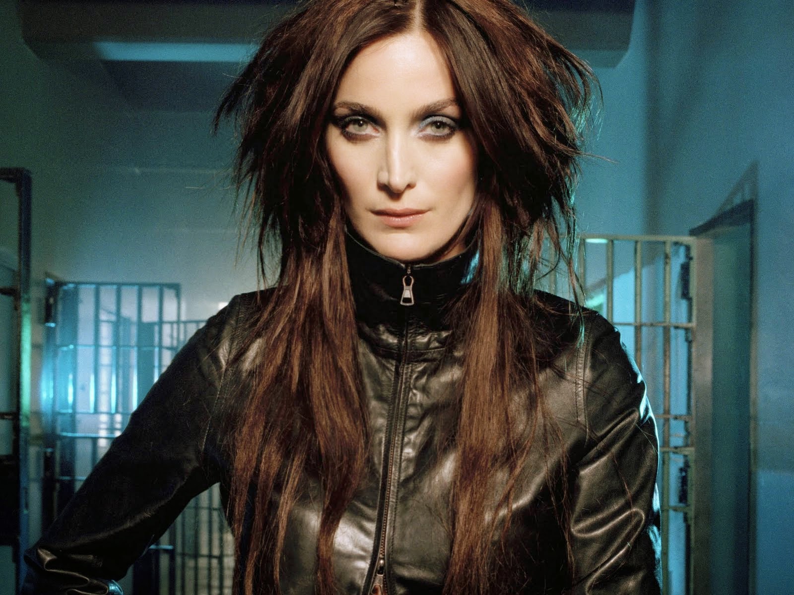 Filmovízia: Carrie-Anne Moss [Wallpaper]