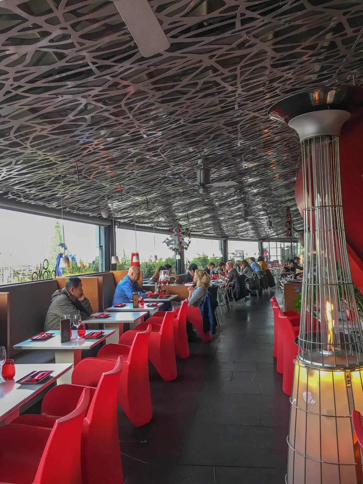 Paella with a view in Barcellona Abrassame restaurant lo stile è un