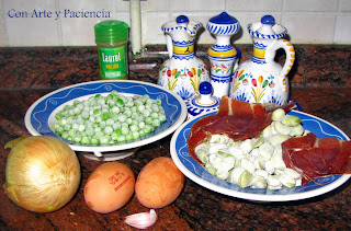 habas,jamon,enriquecidas,huevo,aceite,oliva,cebolla,ajo,receta,casera,española,meditarranea,verduras,guisantes,hierbas,autenticas,