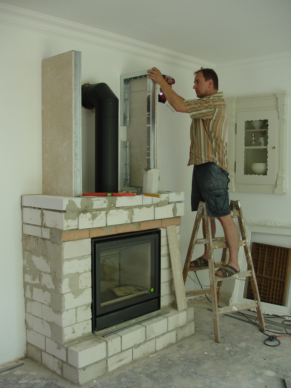 Ab aufs Land: Der Bau eines Kamins & Beton ciré