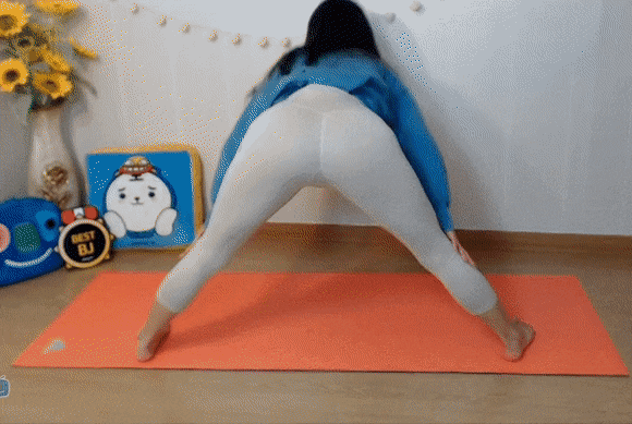 레깅스 입고 요가자세 알려주는 말복이언니- 디쁠