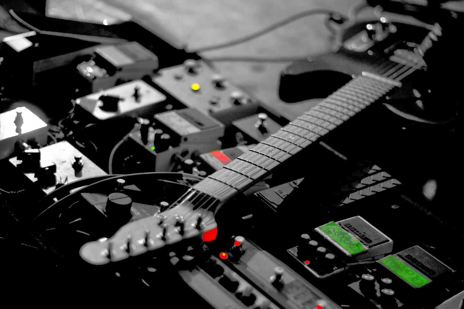WALLPAPER HD: Guitar Pedalboard