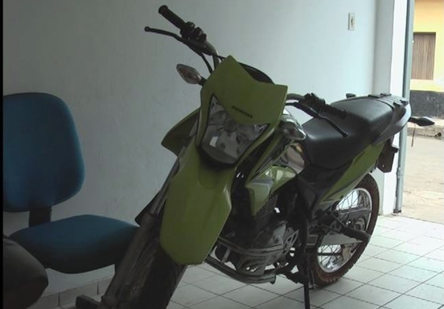 Moto recuperada pela polícia de Coroatá (foto: Daniel Veras)