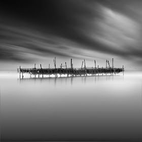 09-Vassilis-Tangoulis-The-Sound-of-Silence-in-Black-and-White-Photographs-www-designstack-co