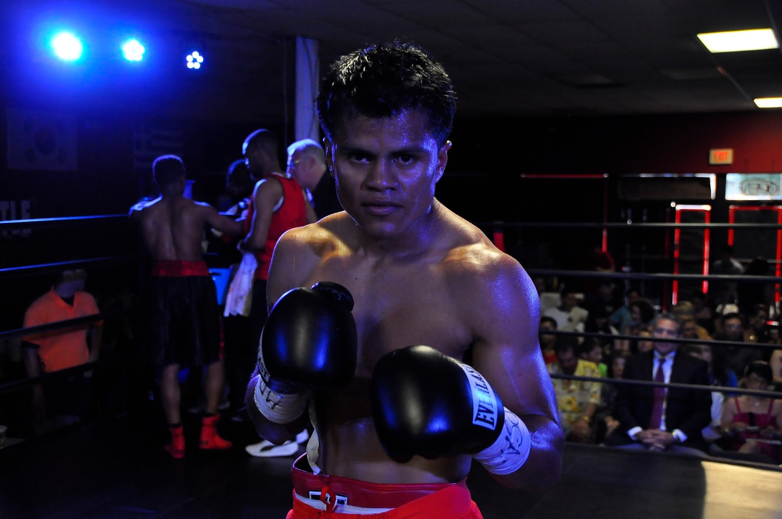 Boxing Along The Beltway: Reyes Scores Second-Round TKO in Pro Debut!