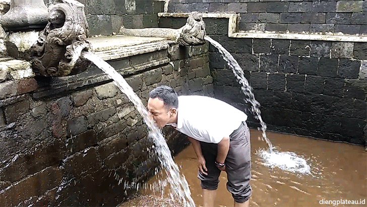 sumber dan mata air yang mengaliri sungai serayu - paket wisata dieng paket wisata dataran tinggi dieng