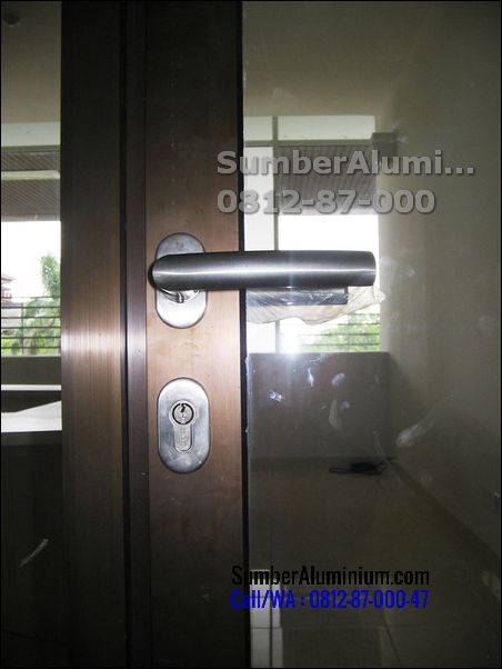 Gambar Pintu Aluminium dan Handel 84030