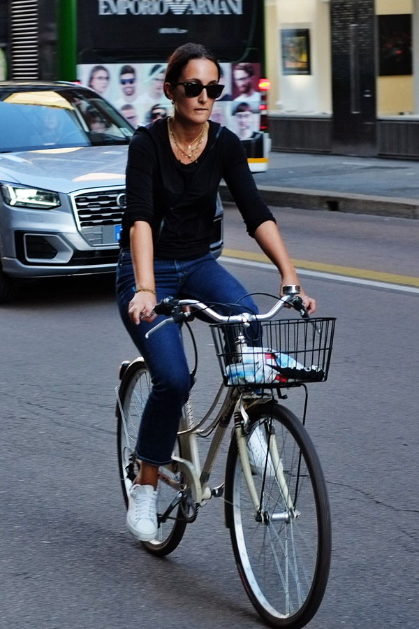 Milanese Cycle Chic - Street Fashion Sydney Milan Edition, photography by Kent Johnson. Milanese Cycle Chic - Street Fashion Sydney Milan Edition, photography by Kent Johnson.