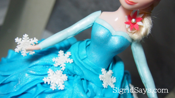 Elsa doll cake, Frozen cake