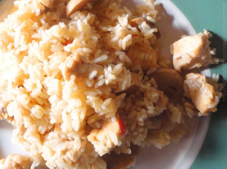 arroz con pollo, champiñones y roquefort