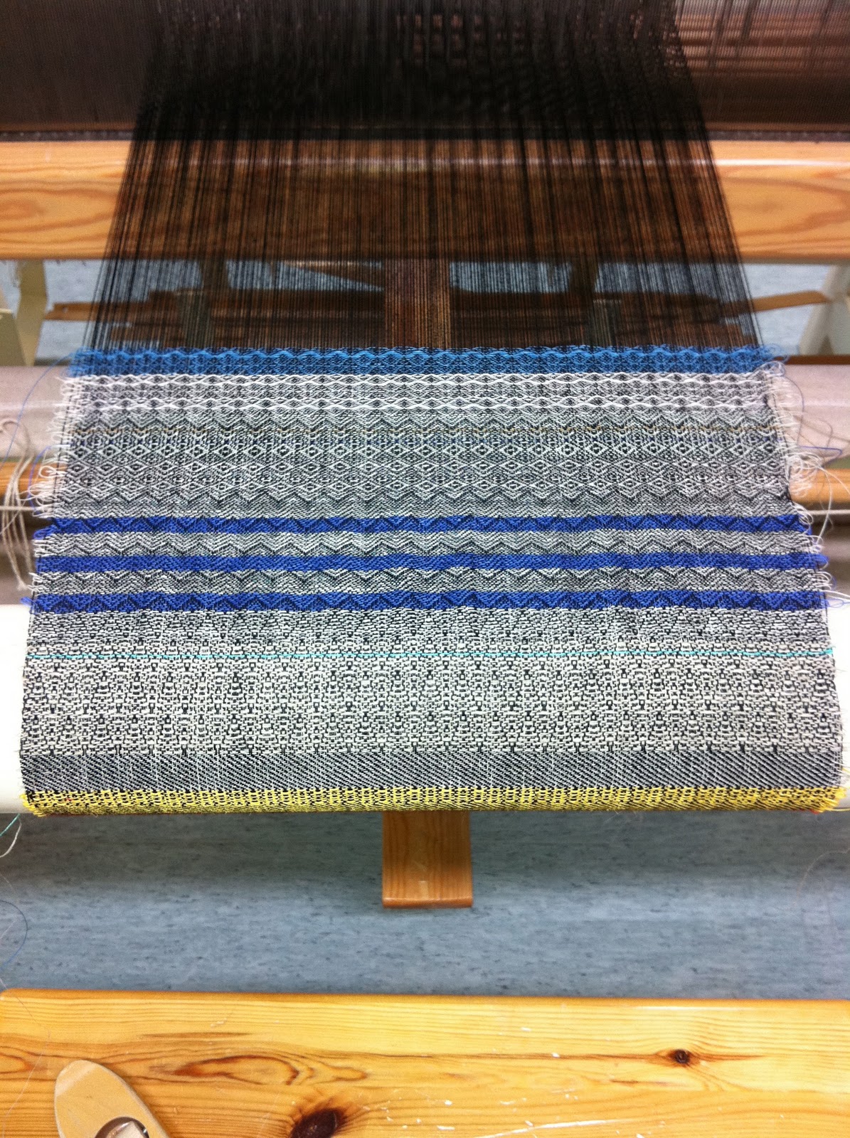 Tekstiilit Suomessa Weaving testers on the computeraided looms using