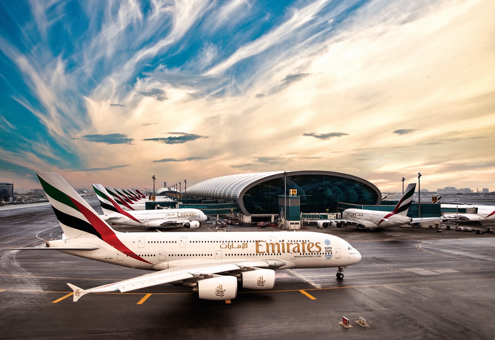 avion emirates aeropuerto dubai