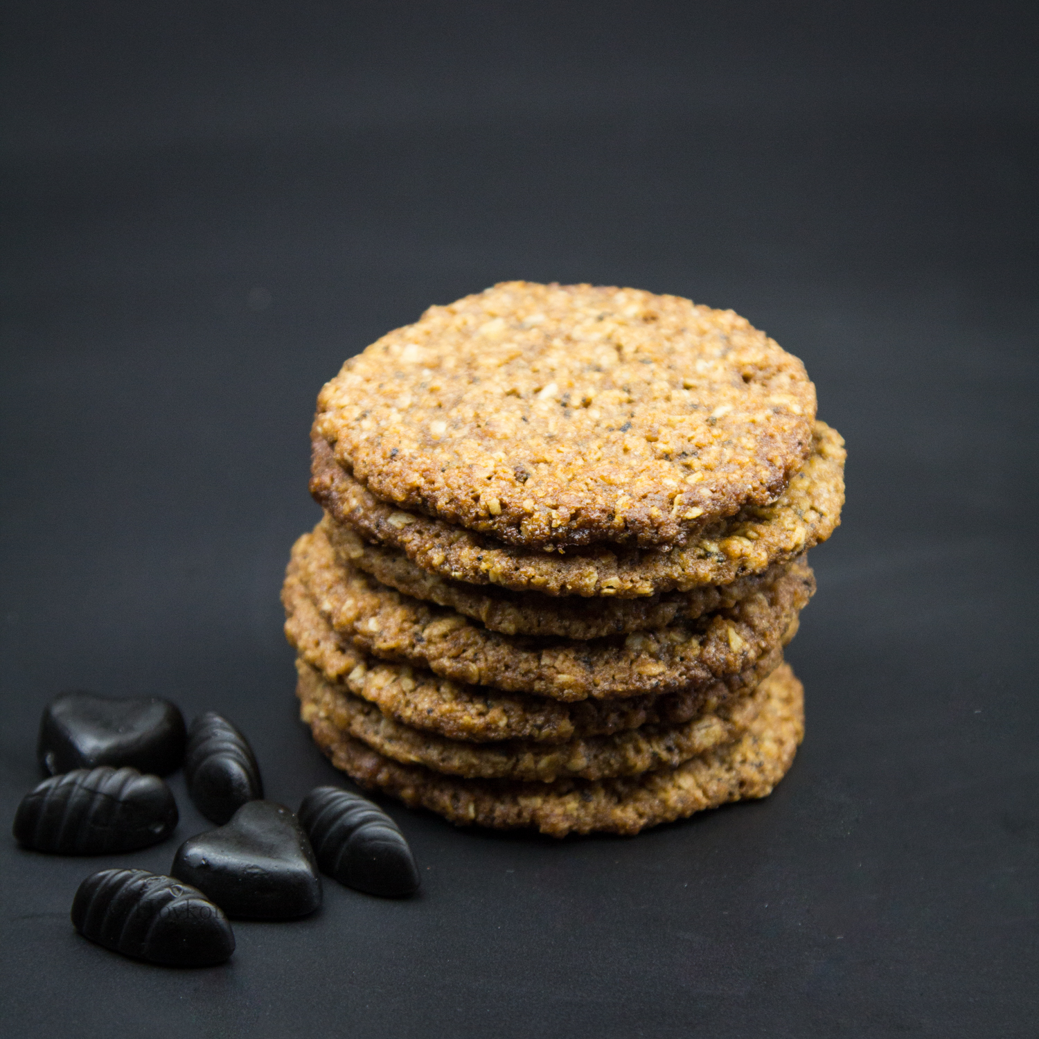 Vegan Licorice Oat Cookies