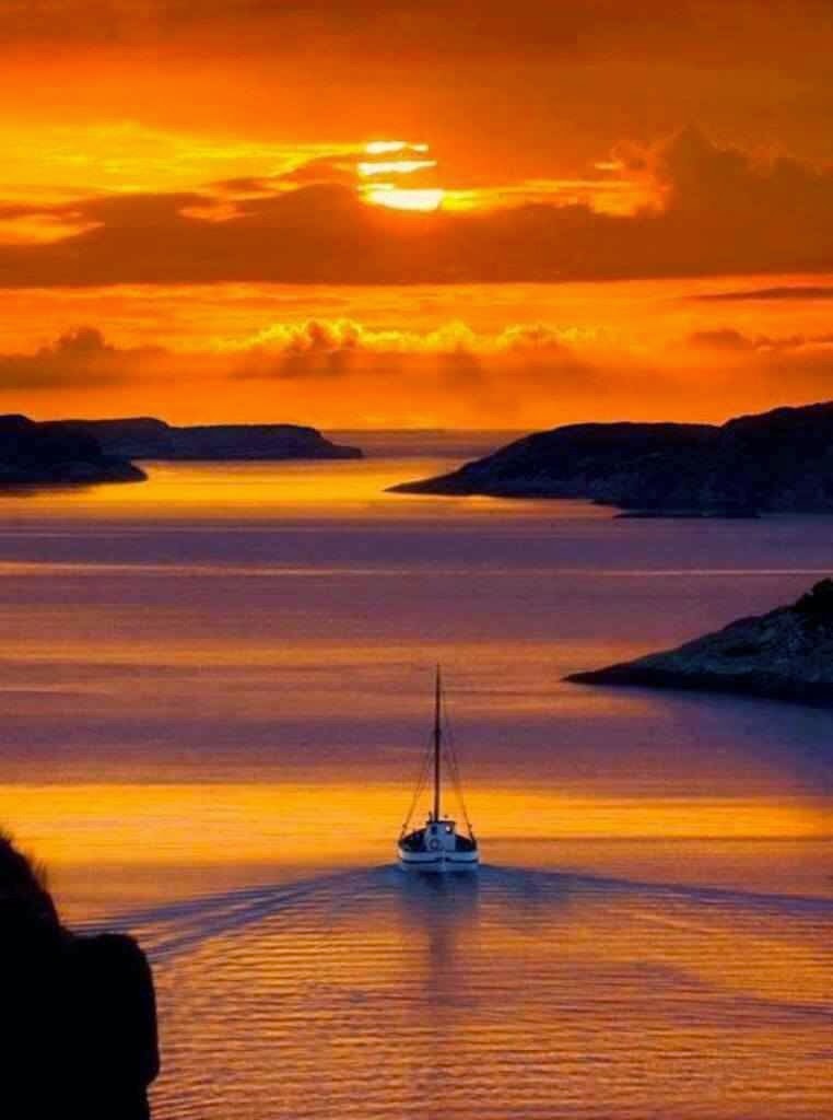 Santorini, Greece | 10 Places to See Beautiful Sunset Around The World Santorini, Greece | 10 Places to See Beautiful Sunset Around The World