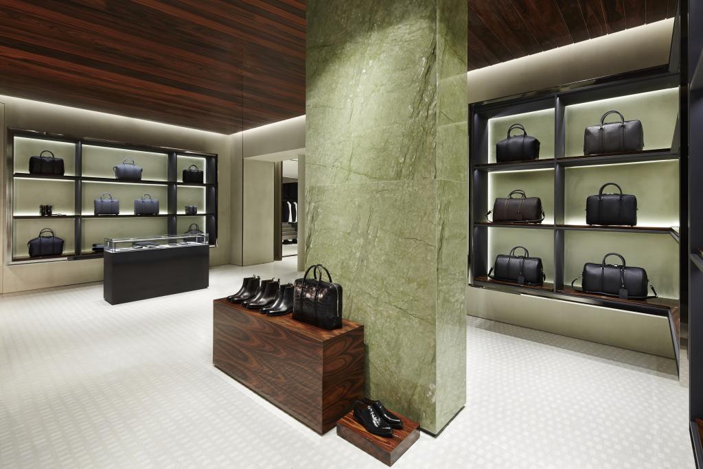 THE SHOP LOCATOR: Givenchy for man. Flagship store by Riccardo Tisci. Paris