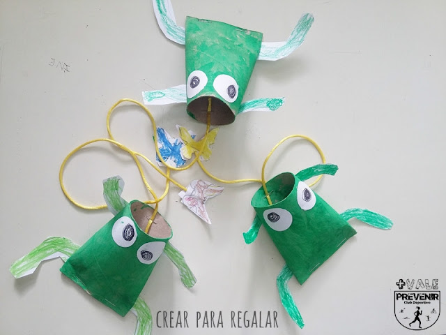 manualidades para niños ranas con tubos de carton