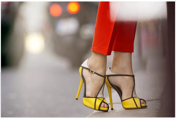 1001 fashion trends: Neon sandals | Neon