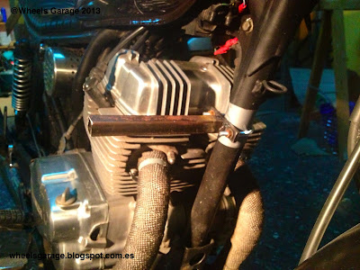 Longboard motorcycle rack - Honda CB 250 "Cheap Tracker" - Wheels Garage 